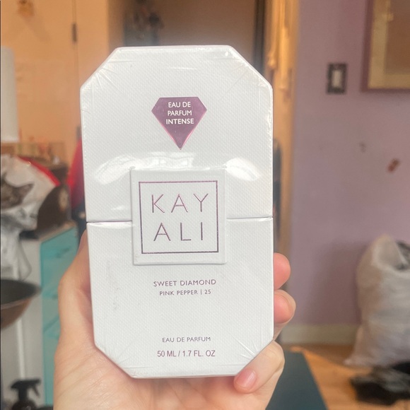 Kayali Other - Kayali Sweet Diamond Eau de Parfum Intense - White and Pink